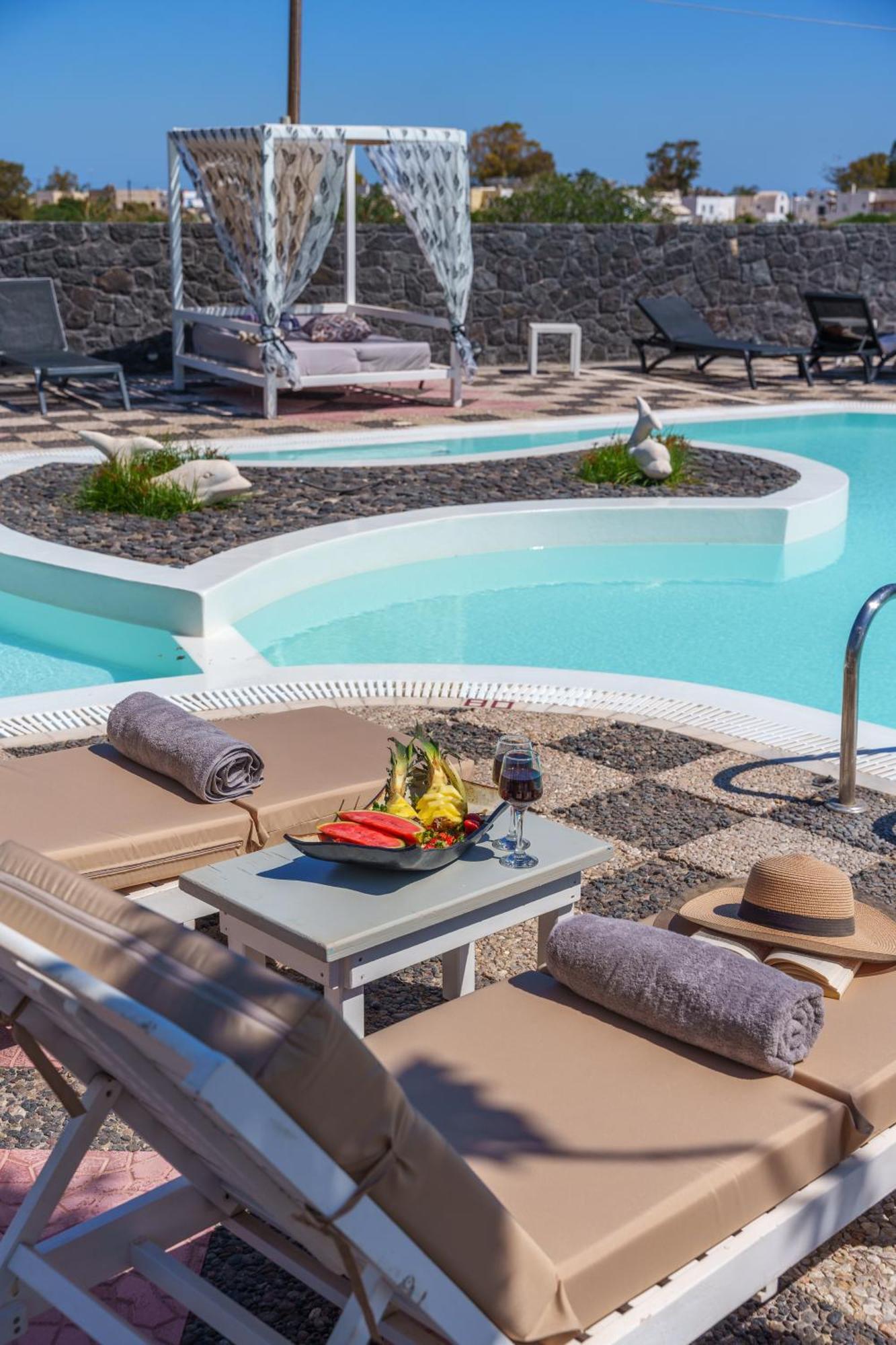 Dream 2* Perissa (Santorini)