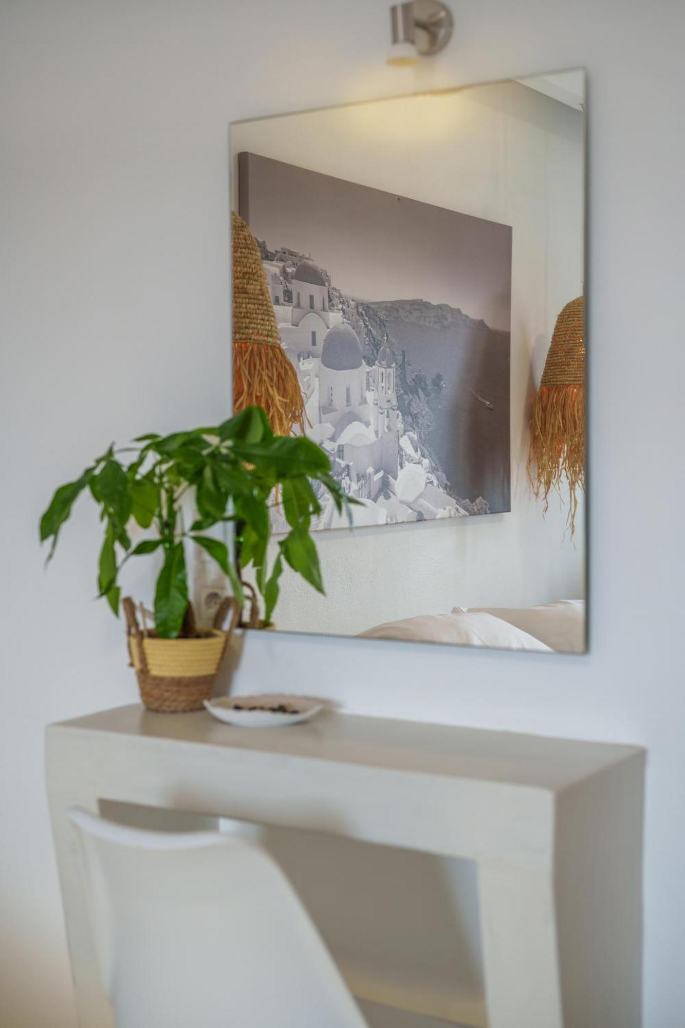 Dream Perissa (Santorini)