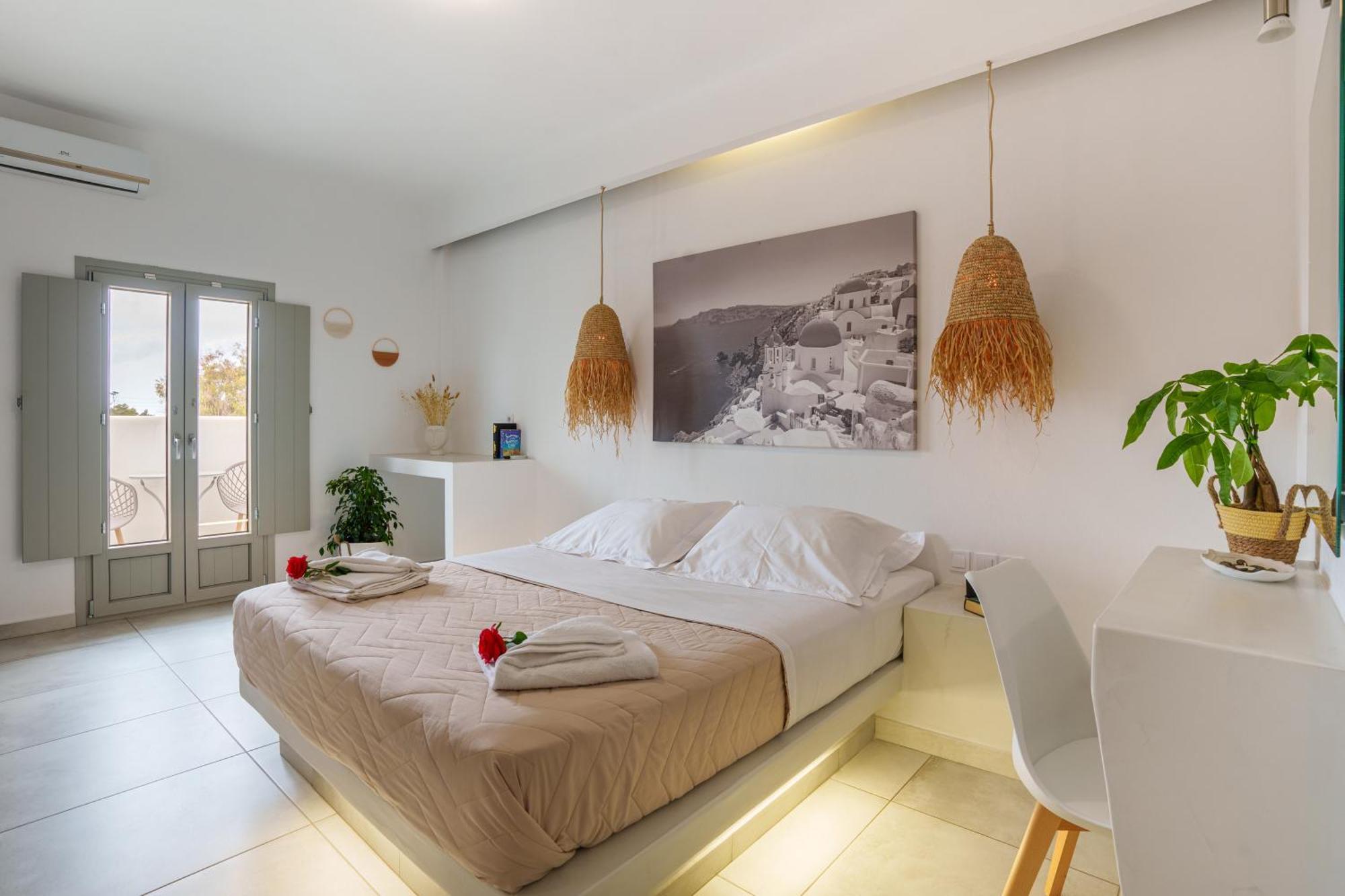 Dream 2* Perissa (Santorini)