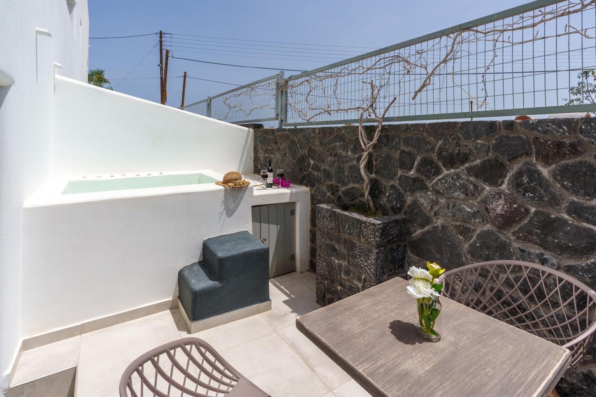 Dream Hotel Perissa (Santorini)