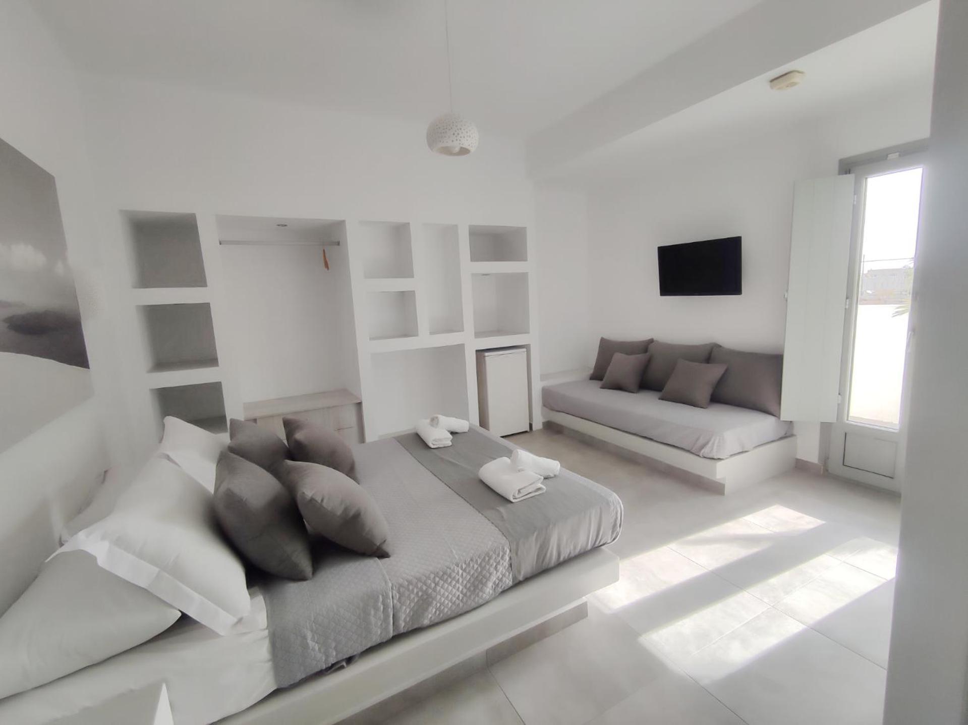 Dream Perissa (Santorini)