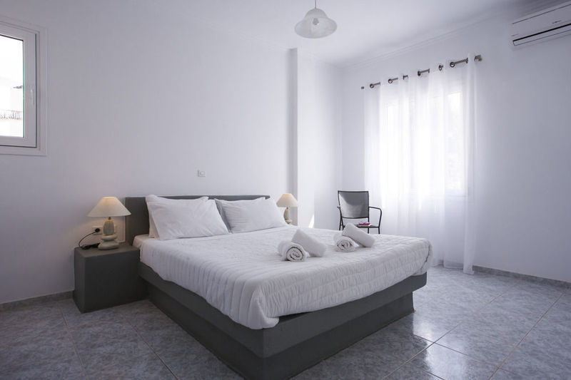 Dream Perissa (Santorini)